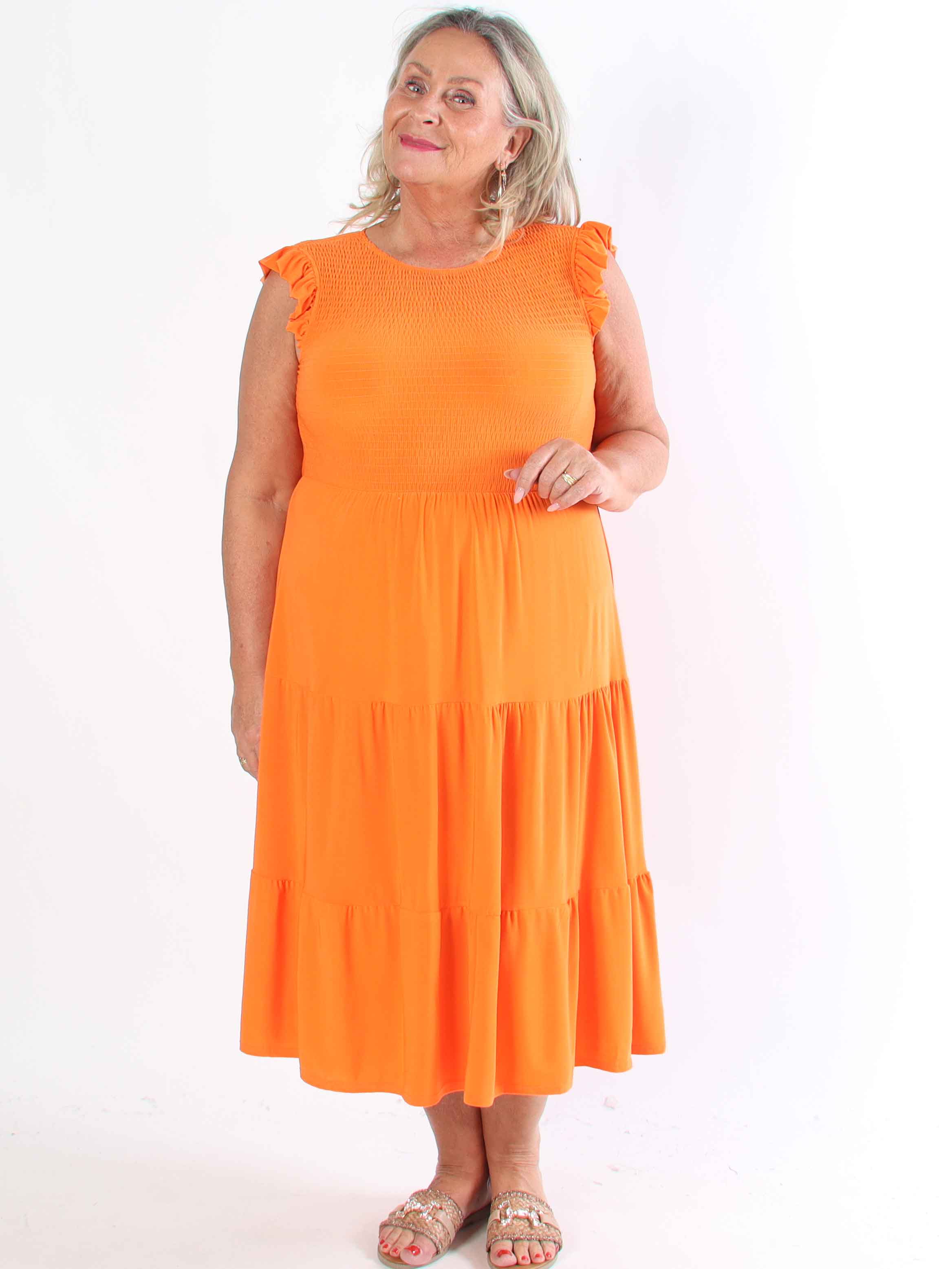 Kelly Sleeveless - Elastisk plus size kjole med smock over brystet